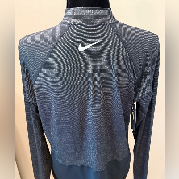 Women’s NWT NIKE Pro Dri-Fit Black/Gold metallic long sleeve top. Size XL - Picture 6 of 9